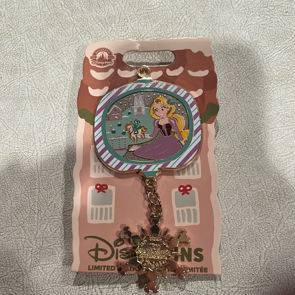 Disney Saratoga springs limited release pin - Picture 1 of 1